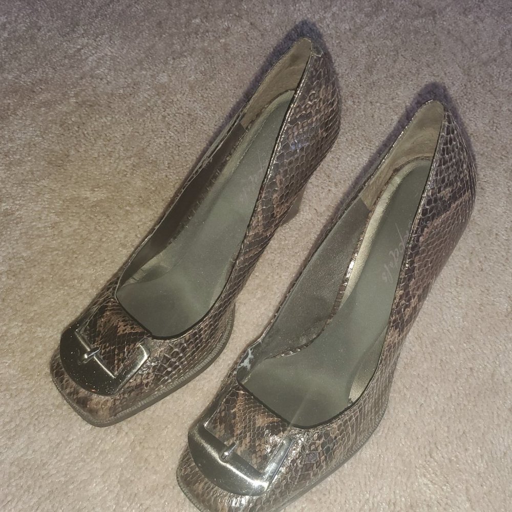 Womens Brown-Black snakeskin shoes - size 7.5